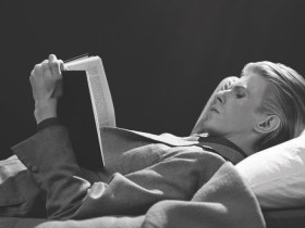 Ο γιος του David Bowie ξεκινάει λέσχη ανάγνωσης με τα αγαπημένα βιβλία του πατέρα του.