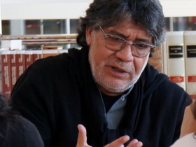 Πέθανε από κορονοϊό ο σπουδαίος χιλιανός συγγραφέας Σεπούλβεδα